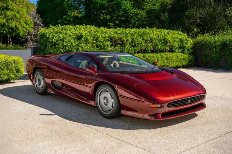 Jaguar XJ220